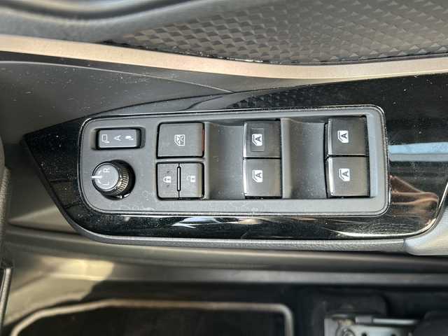 トヨタ Ｃ－ＨＲ G モード ネロ 岐阜県 2019(令1)年 7.6万km ブラッキッシュアゲハガラスフレーク 登録時走行距離：76092km/純正8インチSDナビ/フルセグテレビ・BT・USB/バックカメラ/アクティブクルーズコントロール/前後ドライブレコーダー/LEDヘッドライト/フォグライト/ETC/アイドリングストップ/純正１８インチアルミホイール/プッシュスタート/スマートキー