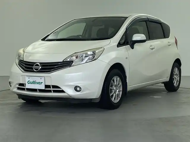 日産 ノート X FOUR 福井県 2012(平24)年 5.9万km ブリリアントホワイトパール 純正SDナビ/Bluetooth/フルセグ/DVD/CD/全方位カメラ/バックカメラ/ETC/スタッドレスタイヤ車載/フォグランプ