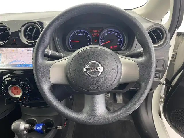 日産 ノート X FOUR 福井県 2012(平24)年 5.9万km ブリリアントホワイトパール 純正SDナビ/Bluetooth/フルセグ/DVD/CD/全方位カメラ/バックカメラ/ETC/スタッドレスタイヤ車載/フォグランプ