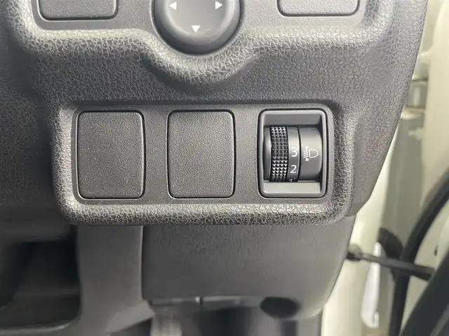 日産 ノート X FOUR 福井県 2012(平24)年 5.9万km ブリリアントホワイトパール 純正SDナビ/Bluetooth/フルセグ/DVD/CD/全方位カメラ/バックカメラ/ETC/スタッドレスタイヤ車載/フォグランプ