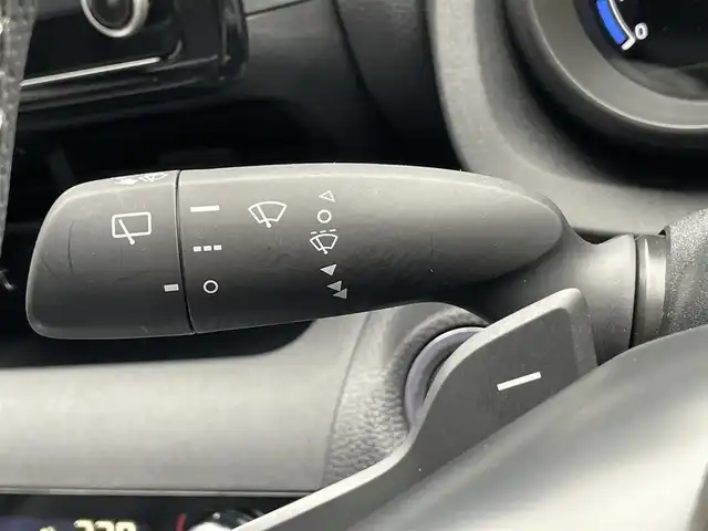 トヨタ ヤリスクロス GRスポーツ 滋賀県 2023(令5)年 0.3万km プラチナホワイトパールマイカ 禁煙車/純正ディスプレイオーディオ/Bluetooth.USB/バックカメラ/衝突軽減ブレーキ/レーンキープアシスト/レーダークルーズコントロール/パドルシフト/革巻きステアリング/ステアリングスイッチ/LEDヘッドライト/オートライト/オートマチックハイビーム/プッシュスタート/スマートキー