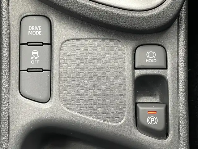 トヨタ ヤリスクロス GRスポーツ 滋賀県 2023(令5)年 0.3万km プラチナホワイトパールマイカ 禁煙車/純正ディスプレイオーディオ/Bluetooth.USB/バックカメラ/衝突軽減ブレーキ/レーンキープアシスト/レーダークルーズコントロール/パドルシフト/革巻きステアリング/ステアリングスイッチ/LEDヘッドライト/オートライト/オートマチックハイビーム/プッシュスタート/スマートキー