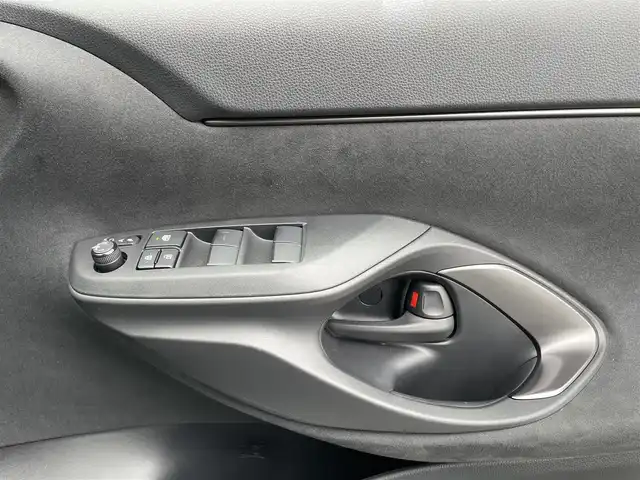 トヨタ ヤリスクロス GRスポーツ 滋賀県 2023(令5)年 0.3万km プラチナホワイトパールマイカ 禁煙車/純正ディスプレイオーディオ/Bluetooth.USB/バックカメラ/衝突軽減ブレーキ/レーンキープアシスト/レーダークルーズコントロール/パドルシフト/革巻きステアリング/ステアリングスイッチ/LEDヘッドライト/オートライト/オートマチックハイビーム/プッシュスタート/スマートキー