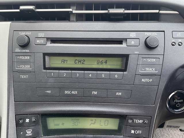 トヨタ プリウス S 沖縄県 2011(平23)年 6万km ホワイトパールクリスタルシャイン 禁煙車/純正オーディオ/（CD/FM/AM/AUX）/ステアリングリモコン/プッシュスタート/スマートキー/スペアキー/オートライト/フォグランプ/ライトレベライザー/電動格納ウィンカーミラー/オールオートパワーウィンドウ/純正ドアバイザー/純正フロアマット/荷室純正トノカバー/保証書/取扱説明書