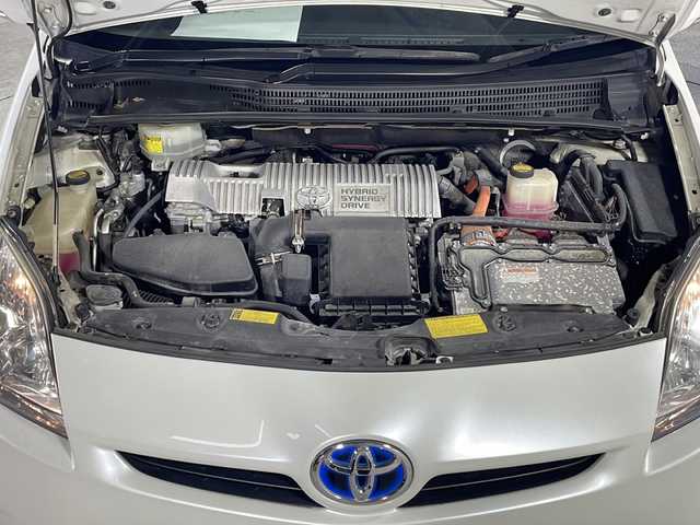 トヨタ プリウス S 沖縄県 2011(平23)年 6万km ホワイトパールクリスタルシャイン 禁煙車/純正オーディオ/（CD/FM/AM/AUX）/ステアリングリモコン/プッシュスタート/スマートキー/スペアキー/オートライト/フォグランプ/ライトレベライザー/電動格納ウィンカーミラー/オールオートパワーウィンドウ/純正ドアバイザー/純正フロアマット/荷室純正トノカバー/保証書/取扱説明書