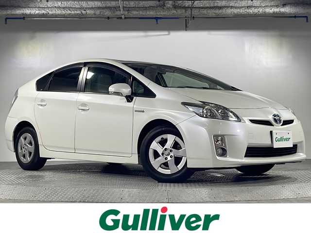 トヨタ プリウス S 沖縄県 2011(平23)年 6万km ホワイトパールクリスタルシャイン 禁煙車/純正オーディオ/（CD/FM/AM/AUX）/ステアリングリモコン/プッシュスタート/スマートキー/スペアキー/オートライト/フォグランプ/ライトレベライザー/電動格納ウィンカーミラー/オールオートパワーウィンドウ/純正ドアバイザー/純正フロアマット/荷室純正トノカバー/保証書/取扱説明書