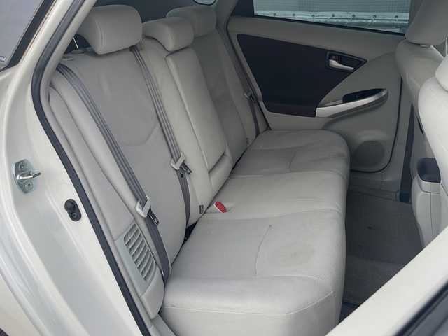 トヨタ プリウス S 沖縄県 2011(平23)年 6万km ホワイトパールクリスタルシャイン 禁煙車/純正オーディオ/（CD/FM/AM/AUX）/ステアリングリモコン/プッシュスタート/スマートキー/スペアキー/オートライト/フォグランプ/ライトレベライザー/電動格納ウィンカーミラー/オールオートパワーウィンドウ/純正ドアバイザー/純正フロアマット/荷室純正トノカバー/保証書/取扱説明書