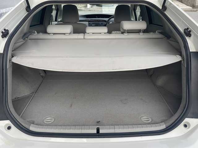 トヨタ プリウス S 沖縄県 2011(平23)年 6万km ホワイトパールクリスタルシャイン 禁煙車/純正オーディオ/（CD/FM/AM/AUX）/ステアリングリモコン/プッシュスタート/スマートキー/スペアキー/オートライト/フォグランプ/ライトレベライザー/電動格納ウィンカーミラー/オールオートパワーウィンドウ/純正ドアバイザー/純正フロアマット/荷室純正トノカバー/保証書/取扱説明書