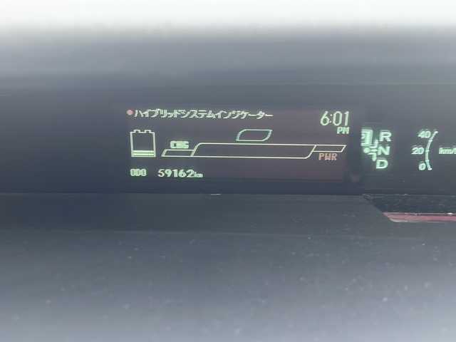 トヨタ プリウス S 沖縄県 2011(平23)年 6万km ホワイトパールクリスタルシャイン 禁煙車/純正オーディオ/（CD/FM/AM/AUX）/ステアリングリモコン/プッシュスタート/スマートキー/スペアキー/オートライト/フォグランプ/ライトレベライザー/電動格納ウィンカーミラー/オールオートパワーウィンドウ/純正ドアバイザー/純正フロアマット/荷室純正トノカバー/保証書/取扱説明書