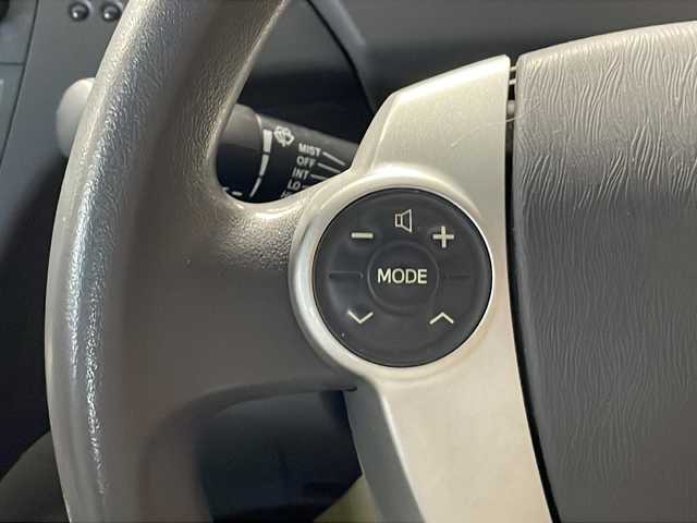 トヨタ プリウス S 沖縄県 2011(平23)年 6万km ホワイトパールクリスタルシャイン 禁煙車/純正オーディオ/（CD/FM/AM/AUX）/ステアリングリモコン/プッシュスタート/スマートキー/スペアキー/オートライト/フォグランプ/ライトレベライザー/電動格納ウィンカーミラー/オールオートパワーウィンドウ/純正ドアバイザー/純正フロアマット/荷室純正トノカバー/保証書/取扱説明書