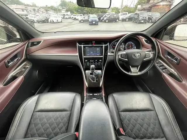 トヨタ ハリアー エレガンス 愛媛県 2017(平29)年 5.2万km ブラック ETC/バックカメラ/社外ナビ(Bluetooth/CD/DVD)/フルセグテレビ/MTモード付AT/パワーシート/アイドリングストップ/レーンキープアシスト/前後コーナーセンサー/オートライト/純正フロアマット/純正ドアバイザー/純正アルミホイール/カーテンエアバッグ/横滑り防止装置/レザーシート/スマートキー/プッシュスタート/ABS
