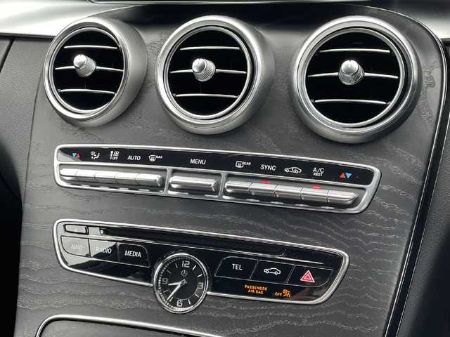メルセデス・ベンツ Ｃ２２０ｄ 東京都 2016(平28)年 5.2万km 黒 ステアリングアシスト/レーンキープアシスト/ACC/ブラインドスポットモニター/LEDヘッドライト/パドルシフト/ヘッドアップディスプレイ/純正ナビゲーション/フルセグTV/バックカメラ/アイドリングストップ/社外ドラレコ/ブラックレザーシート/パワーシート/シートヒーター/電動リアゲート