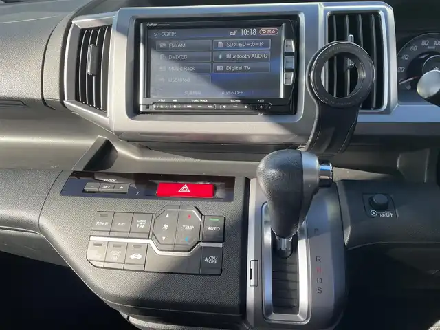 ホンダ ステップワゴン スパーダ Z 兵庫県 2012(平24)年 8.8万km ホワイトオーキッドパール (株)IDOMが運営する【じしゃロン神戸名谷店】の自社ローン専用車両になりますこちらは現金またはオートローンご利用時の価格です。自社ローンご希望の方は別途その旨お申付け下さい。/純正ナビ/両側パワースライドドア/バックカメラ/純正アルミホイール/パドルシフト/オートライト/ドライブレコーダー/ＥＴＣ/フルセグ/CD DVD/Bluetooth/ステアリングスイッチ/スマートキー