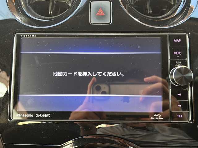 日産 ノート メダリスト X 静岡県 2017(平29)年 6.2万km ガーネットレッド 社外ストラーダナビ/・Blu-ray/・CD/・DVD/・フルセグTV/・Bluetooth/・FM/AM/主要装備/・バックカメラ/・１４インチ社外ＡＷ/・プッシュスタート/・オートエアコン/・衝突被害軽減ブレーキ/・レーンキープアシスト/・アイドリングストップ/・横滑り防止装置/・オートライト/・フォグランプ/・スマートキー/・合皮/ジャカード織物シート