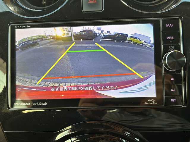 日産 ノート メダリスト X 静岡県 2017(平29)年 6.2万km ガーネットレッド 社外ストラーダナビ/・Blu-ray/・CD/・DVD/・フルセグTV/・Bluetooth/・FM/AM/主要装備/・バックカメラ/・１４インチ社外ＡＷ/・プッシュスタート/・オートエアコン/・衝突被害軽減ブレーキ/・レーンキープアシスト/・アイドリングストップ/・横滑り防止装置/・オートライト/・フォグランプ/・スマートキー/・合皮/ジャカード織物シート