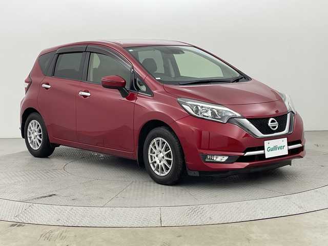 日産 ノート メダリスト X 新潟県 2017(平29)年 6.3万km ガーネットレッド エマージェンシーブレーキ/社外ストラーダナビ/　CD/DVD/Blu-ray/Bluetooth/フルセグTV/バックカメラ/オートライト/１４インチ社外ＡＷ/アイドリングストップ/電格ミラー/ウィンカーミラー/レーンキープアシスト/スマートキー