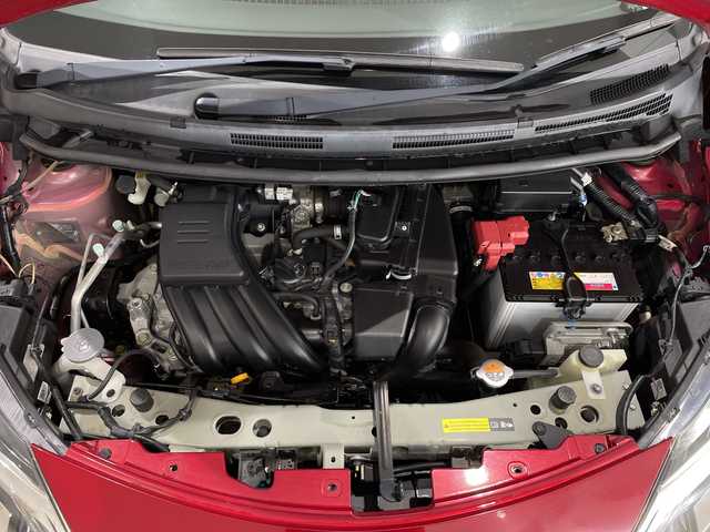 日産 ノート メダリスト X 新潟県 2017(平29)年 6.3万km ガーネットレッド エマージェンシーブレーキ/社外ストラーダナビ/　CD/DVD/Blu-ray/Bluetooth/フルセグTV/バックカメラ/オートライト/１４インチ社外ＡＷ/アイドリングストップ/電格ミラー/ウィンカーミラー/レーンキープアシスト/スマートキー