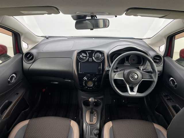 日産 ノート メダリスト X 新潟県 2017(平29)年 6.3万km ガーネットレッド エマージェンシーブレーキ/社外ストラーダナビ/　CD/DVD/Blu-ray/Bluetooth/フルセグTV/バックカメラ/オートライト/１４インチ社外ＡＷ/アイドリングストップ/電格ミラー/ウィンカーミラー/レーンキープアシスト/スマートキー