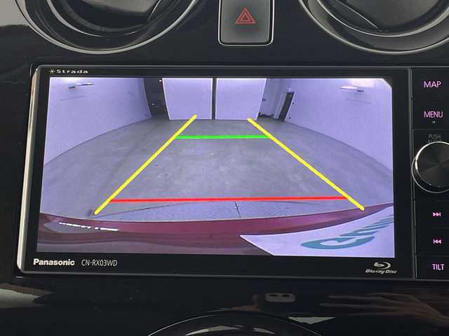 日産 ノート メダリスト X 新潟県 2017(平29)年 6.3万km ガーネットレッド エマージェンシーブレーキ/社外ストラーダナビ/　CD/DVD/Blu-ray/Bluetooth/フルセグTV/バックカメラ/オートライト/１４インチ社外ＡＷ/アイドリングストップ/電格ミラー/ウィンカーミラー/レーンキープアシスト/スマートキー