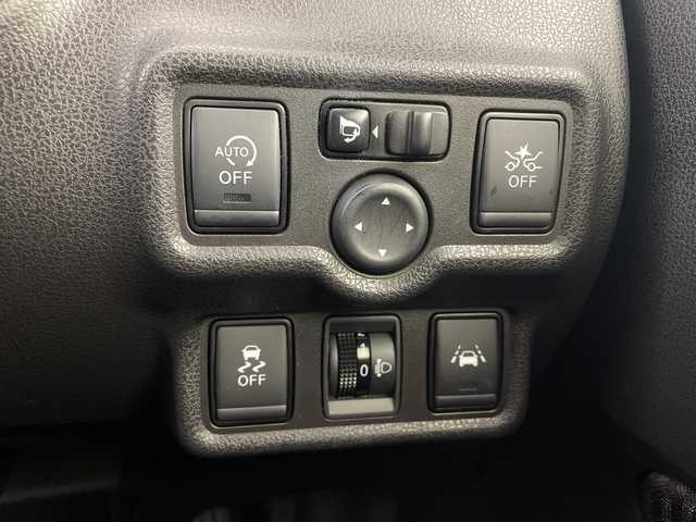 日産 ノート メダリスト X 新潟県 2017(平29)年 6.3万km ガーネットレッド エマージェンシーブレーキ/社外ストラーダナビ/　CD/DVD/Blu-ray/Bluetooth/フルセグTV/バックカメラ/オートライト/１４インチ社外ＡＷ/アイドリングストップ/電格ミラー/ウィンカーミラー/レーンキープアシスト/スマートキー