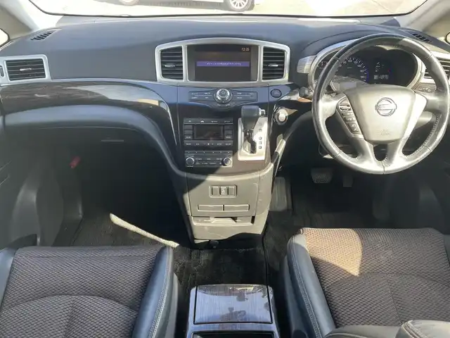 日産 エルグランド 250HWS アーバンクロム 和歌山県 2012(平24)年 13.9万km ブリリアントホワイトパール (株)IDOMが運営する【じしゃロン和歌山店】の自社ローン専用車両になります。こちらは現金またはオートローンご利用時の価格です。自社ローンご希望の方は別途その旨お申付け下さい/純正ナビ/AM/FM/TV/BT/CD/全方位カメラ/後席オットマン/両側パワースライドドア/純正18インチアルミ/後席サンシェード/カーテンエアバック/ステアリングスイッチ