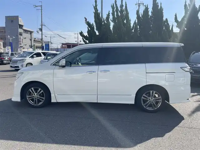 日産 エルグランド 250HWS アーバンクロム 和歌山県 2012(平24)年 13.9万km ブリリアントホワイトパール (株)IDOMが運営する【じしゃロン和歌山店】の自社ローン専用車両になります。こちらは現金またはオートローンご利用時の価格です。自社ローンご希望の方は別途その旨お申付け下さい/純正ナビ/AM/FM/TV/BT/CD/全方位カメラ/後席オットマン/両側パワースライドドア/純正18インチアルミ/後席サンシェード/カーテンエアバック/ステアリングスイッチ