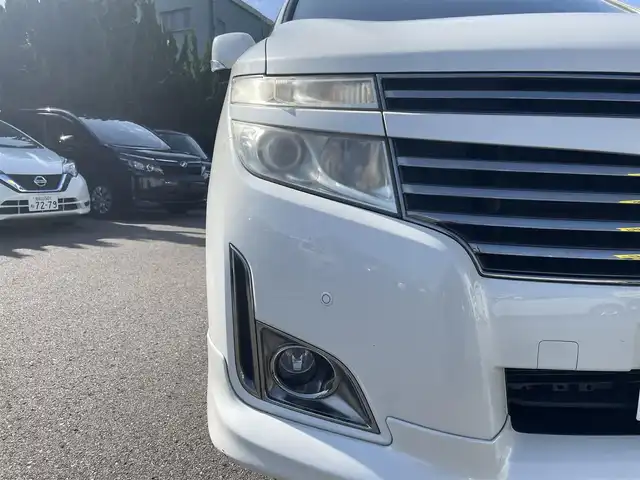 日産 エルグランド 250HWS アーバンクロム 和歌山県 2012(平24)年 13.9万km ブリリアントホワイトパール (株)IDOMが運営する【じしゃロン和歌山店】の自社ローン専用車両になります。こちらは現金またはオートローンご利用時の価格です。自社ローンご希望の方は別途その旨お申付け下さい/純正ナビ/AM/FM/TV/BT/CD/全方位カメラ/後席オットマン/両側パワースライドドア/純正18インチアルミ/後席サンシェード/カーテンエアバック/ステアリングスイッチ