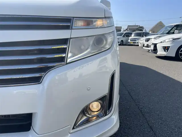 日産 エルグランド 250HWS アーバンクロム 和歌山県 2012(平24)年 13.9万km ブリリアントホワイトパール (株)IDOMが運営する【じしゃロン和歌山店】の自社ローン専用車両になります。こちらは現金またはオートローンご利用時の価格です。自社ローンご希望の方は別途その旨お申付け下さい/純正ナビ/AM/FM/TV/BT/CD/全方位カメラ/後席オットマン/両側パワースライドドア/純正18インチアルミ/後席サンシェード/カーテンエアバック/ステアリングスイッチ