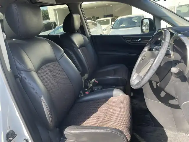 日産 エルグランド 250HWS アーバンクロム 和歌山県 2012(平24)年 13.9万km ブリリアントホワイトパール (株)IDOMが運営する【じしゃロン和歌山店】の自社ローン専用車両になります。こちらは現金またはオートローンご利用時の価格です。自社ローンご希望の方は別途その旨お申付け下さい/純正ナビ/AM/FM/TV/BT/CD/全方位カメラ/後席オットマン/両側パワースライドドア/純正18インチアルミ/後席サンシェード/カーテンエアバック/ステアリングスイッチ