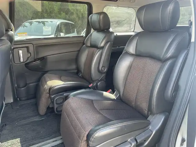 日産 エルグランド 250HWS アーバンクロム 和歌山県 2012(平24)年 13.9万km ブリリアントホワイトパール (株)IDOMが運営する【じしゃロン和歌山店】の自社ローン専用車両になります。こちらは現金またはオートローンご利用時の価格です。自社ローンご希望の方は別途その旨お申付け下さい/純正ナビ/AM/FM/TV/BT/CD/全方位カメラ/後席オットマン/両側パワースライドドア/純正18インチアルミ/後席サンシェード/カーテンエアバック/ステアリングスイッチ