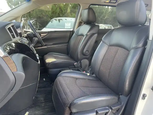 日産 エルグランド 250HWS アーバンクロム 和歌山県 2012(平24)年 13.9万km ブリリアントホワイトパール (株)IDOMが運営する【じしゃロン和歌山店】の自社ローン専用車両になります。こちらは現金またはオートローンご利用時の価格です。自社ローンご希望の方は別途その旨お申付け下さい/純正ナビ/AM/FM/TV/BT/CD/全方位カメラ/後席オットマン/両側パワースライドドア/純正18インチアルミ/後席サンシェード/カーテンエアバック/ステアリングスイッチ