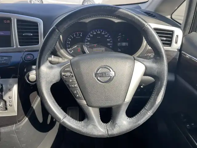 日産 エルグランド 250HWS アーバンクロム 和歌山県 2012(平24)年 13.9万km ブリリアントホワイトパール (株)IDOMが運営する【じしゃロン和歌山店】の自社ローン専用車両になります。こちらは現金またはオートローンご利用時の価格です。自社ローンご希望の方は別途その旨お申付け下さい/純正ナビ/AM/FM/TV/BT/CD/全方位カメラ/後席オットマン/両側パワースライドドア/純正18インチアルミ/後席サンシェード/カーテンエアバック/ステアリングスイッチ