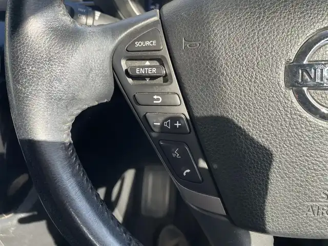 日産 エルグランド 250HWS アーバンクロム 和歌山県 2012(平24)年 13.9万km ブリリアントホワイトパール (株)IDOMが運営する【じしゃロン和歌山店】の自社ローン専用車両になります。こちらは現金またはオートローンご利用時の価格です。自社ローンご希望の方は別途その旨お申付け下さい/純正ナビ/AM/FM/TV/BT/CD/全方位カメラ/後席オットマン/両側パワースライドドア/純正18インチアルミ/後席サンシェード/カーテンエアバック/ステアリングスイッチ