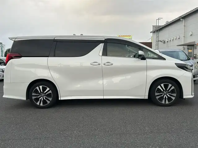 トヨタ アルファード S Cパッケージ 広島県 2021(令3)年 6.8万km ホワイトパールクリスタルシャイン ワンオーナー/衝突軽減ブレーキ/レーンディパーチャーアラート/純正ディスプレイオーディオ/【Bluetooth/USB】/バックカメラ/純正後席ディスプレイ12.1型/【V12T-R68C】/社外HDMI端子/両側パワースライドドア/パワーバックドア/黒レザーシート/シートヒーター/エアシート/前席パワーシート【運転席メモリー機能付き】/ステアリングヒーター/助手席/2列目オットマン/純正18インチAW/前後ドライブレコーダー/LEDヘッドライト/ビルトインETC/前後コーナーセンサー/保証書/取扱説明書/スペアキー/純正フロアマット