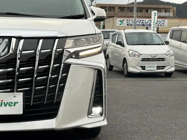 トヨタ アルファード S Cパッケージ 広島県 2021(令3)年 6.8万km ホワイトパールクリスタルシャイン ワンオーナー/衝突軽減ブレーキ/レーンディパーチャーアラート/純正ディスプレイオーディオ/【Bluetooth/USB】/バックカメラ/純正後席ディスプレイ12.1型/【V12T-R68C】/社外HDMI端子/両側パワースライドドア/パワーバックドア/黒レザーシート/シートヒーター/エアシート/前席パワーシート【運転席メモリー機能付き】/ステアリングヒーター/助手席/2列目オットマン/純正18インチAW/前後ドライブレコーダー/LEDヘッドライト/ビルトインETC/前後コーナーセンサー/保証書/取扱説明書/スペアキー/純正フロアマット