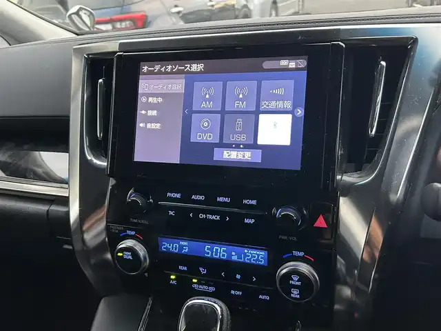 トヨタ アルファード S Cパッケージ 広島県 2021(令3)年 6.8万km ホワイトパールクリスタルシャイン ワンオーナー/衝突軽減ブレーキ/レーンディパーチャーアラート/純正ディスプレイオーディオ/【Bluetooth/USB】/バックカメラ/純正後席ディスプレイ12.1型/【V12T-R68C】/社外HDMI端子/両側パワースライドドア/パワーバックドア/黒レザーシート/シートヒーター/エアシート/前席パワーシート【運転席メモリー機能付き】/ステアリングヒーター/助手席/2列目オットマン/純正18インチAW/前後ドライブレコーダー/LEDヘッドライト/ビルトインETC/前後コーナーセンサー/保証書/取扱説明書/スペアキー/純正フロアマット