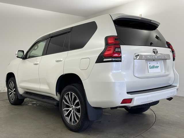 トヨタ ランドクルーザー プラド TX Lパッケージ 兵庫県 2018(平30)年 6.8万km ホワイトパールクリスタルシャイン ・純正ナビ/・CD/DVD/BT/USB/HDMI/フルセグTV/・パートタイム４WD/・パノラミックビューモニター/・バックカメラ/・トヨタセーフティセンス/・レーンディパーチャーアラート/・ブラインドスポットモニター/・プリクラッシュセーフティ/・レーダークルーズコントロール/・オートマチックハイビーム/・クリアランスソナー/・ふらつき検知/・サンルーフ/・純正ドライブレコーダー（前方）/・前席パワーシート/・前席シートヒーター/・前席ベンチレーション/・レザーシート/・テレビキャンセラー/・ウッドコンビステアリング/・LEDオートライト/・フォグランプ/・オートワイパー/・純正フロアマット/・純正１９インチアルミホイール/・自動防眩ミラー/・ウィンカーミラー/・ヘッドライトウォッシャー/・オールオートパワーウィンドウ/・左右独立オートエアコン/・ドアバイザー/・電動格納ミラー/・スマートキー/・プッシュスタート