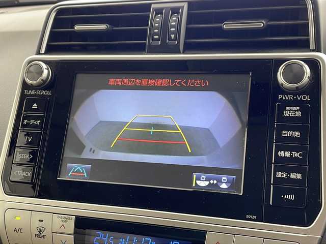 トヨタ ランドクルーザー プラド TX Lパッケージ 兵庫県 2018(平30)年 6.8万km ホワイトパールクリスタルシャイン ・純正ナビ/・CD/DVD/BT/USB/HDMI/フルセグTV/・パートタイム４WD/・パノラミックビューモニター/・バックカメラ/・トヨタセーフティセンス/・レーンディパーチャーアラート/・ブラインドスポットモニター/・プリクラッシュセーフティ/・レーダークルーズコントロール/・オートマチックハイビーム/・クリアランスソナー/・ふらつき検知/・サンルーフ/・純正ドライブレコーダー（前方）/・前席パワーシート/・前席シートヒーター/・前席ベンチレーション/・レザーシート/・テレビキャンセラー/・ウッドコンビステアリング/・LEDオートライト/・フォグランプ/・オートワイパー/・純正フロアマット/・純正１９インチアルミホイール/・自動防眩ミラー/・ウィンカーミラー/・ヘッドライトウォッシャー/・オールオートパワーウィンドウ/・左右独立オートエアコン/・ドアバイザー/・電動格納ミラー/・スマートキー/・プッシュスタート