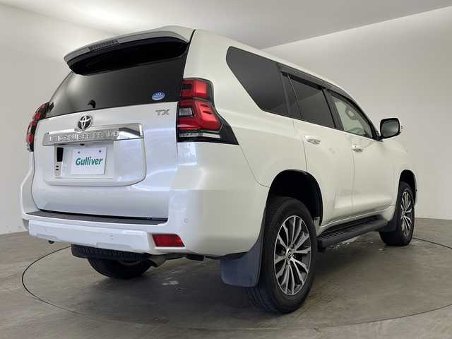 トヨタ ランドクルーザー プラド TX Lパッケージ 兵庫県 2018(平30)年 6.8万km ホワイトパールクリスタルシャイン ・純正ナビ/・CD/DVD/BT/USB/HDMI/フルセグTV/・パートタイム４WD/・パノラミックビューモニター/・バックカメラ/・トヨタセーフティセンス/・レーンディパーチャーアラート/・ブラインドスポットモニター/・プリクラッシュセーフティ/・レーダークルーズコントロール/・オートマチックハイビーム/・クリアランスソナー/・ふらつき検知/・サンルーフ/・純正ドライブレコーダー（前方）/・前席パワーシート/・前席シートヒーター/・前席ベンチレーション/・レザーシート/・テレビキャンセラー/・ウッドコンビステアリング/・LEDオートライト/・フォグランプ/・オートワイパー/・純正フロアマット/・純正１９インチアルミホイール/・自動防眩ミラー/・ウィンカーミラー/・ヘッドライトウォッシャー/・オールオートパワーウィンドウ/・左右独立オートエアコン/・ドアバイザー/・電動格納ミラー/・スマートキー/・プッシュスタート