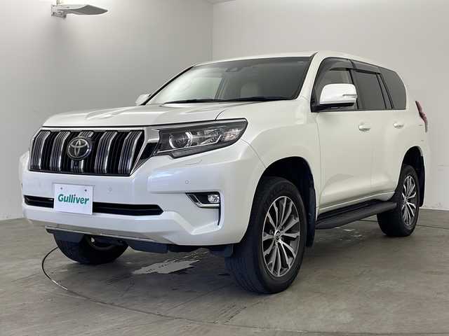 トヨタ ランドクルーザー プラド TX Lパッケージ 兵庫県 2018(平30)年 6.8万km ホワイトパールクリスタルシャイン ・純正ナビ/・CD/DVD/BT/USB/HDMI/フルセグTV/・パートタイム４WD/・パノラミックビューモニター/・バックカメラ/・トヨタセーフティセンス/・レーンディパーチャーアラート/・ブラインドスポットモニター/・プリクラッシュセーフティ/・レーダークルーズコントロール/・オートマチックハイビーム/・クリアランスソナー/・ふらつき検知/・サンルーフ/・純正ドライブレコーダー（前方）/・前席パワーシート/・前席シートヒーター/・前席ベンチレーション/・レザーシート/・テレビキャンセラー/・ウッドコンビステアリング/・LEDオートライト/・フォグランプ/・オートワイパー/・純正フロアマット/・純正１９インチアルミホイール/・自動防眩ミラー/・ウィンカーミラー/・ヘッドライトウォッシャー/・オールオートパワーウィンドウ/・左右独立オートエアコン/・ドアバイザー/・電動格納ミラー/・スマートキー/・プッシュスタート