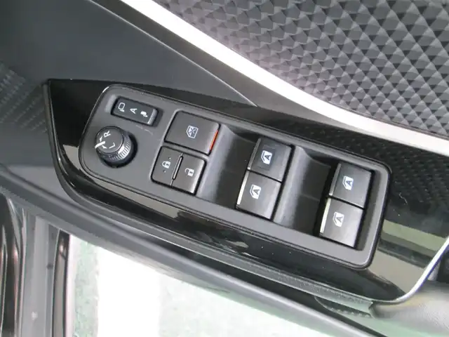 トヨタ Ｃ－ＨＲ G モード ネロ 千葉県 2019(平31)年 5.6万km ブラックマイカ モデリスタフルエアロ/純正9型SDナビ、フルセグTV/バックカメラ/純正オーディオ【DVD/CD/BT/SD】/Toyota Safety Sense　P/LEDヘッドライト&LEDフォグ/レーダークルーズコントロール/レーンキープアシスト/ブラインドスポットモニター/クリアランスソナー/ハーフレザーシート/前席シートヒーター/AC100V/社外前方ドライブレコーダー/ビルトインETC/スペアキー/取扱説明書/ナビ取扱説明書/新車時保証書/整備記録簿(R2/R3/R6)