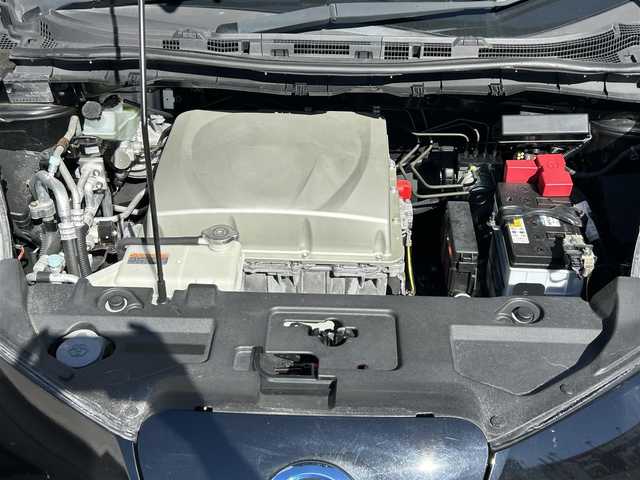 日産 リーフ X 長野県 2016(平28)年 3.7万km スーパーブラック ディーラーナビ/　【AM・FM/DISC/Bluetooth/TV/AUX】/バックカメラ/ステアリングヒーター/運転席・助手席シートヒーター/クルーズコントロール/横滑り防止システム/衝突軽減防止システム/ETC