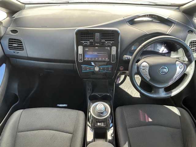 日産 リーフ X 長野県 2016(平28)年 3.7万km スーパーブラック ディーラーナビ/　【AM・FM/DISC/Bluetooth/TV/AUX】/バックカメラ/ステアリングヒーター/運転席・助手席シートヒーター/クルーズコントロール/横滑り防止システム/衝突軽減防止システム/ETC