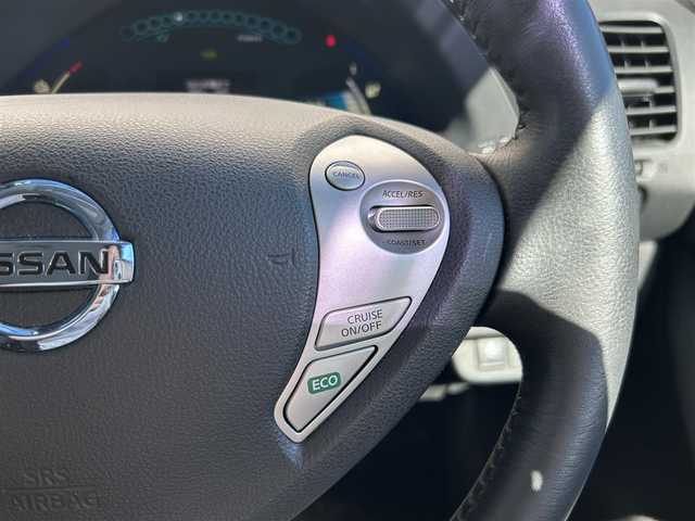 日産 リーフ X 長野県 2016(平28)年 3.7万km スーパーブラック ディーラーナビ/　【AM・FM/DISC/Bluetooth/TV/AUX】/バックカメラ/ステアリングヒーター/運転席・助手席シートヒーター/クルーズコントロール/横滑り防止システム/衝突軽減防止システム/ETC