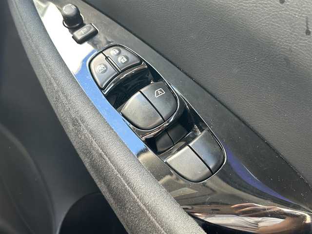 日産 リーフ X 長野県 2016(平28)年 3.7万km スーパーブラック ディーラーナビ/　【AM・FM/DISC/Bluetooth/TV/AUX】/バックカメラ/ステアリングヒーター/運転席・助手席シートヒーター/クルーズコントロール/横滑り防止システム/衝突軽減防止システム/ETC