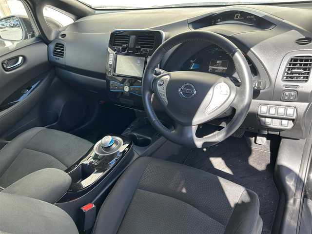 日産 リーフ X 長野県 2016(平28)年 3.7万km スーパーブラック ディーラーナビ/　【AM・FM/DISC/Bluetooth/TV/AUX】/バックカメラ/ステアリングヒーター/運転席・助手席シートヒーター/クルーズコントロール/横滑り防止システム/衝突軽減防止システム/ETC