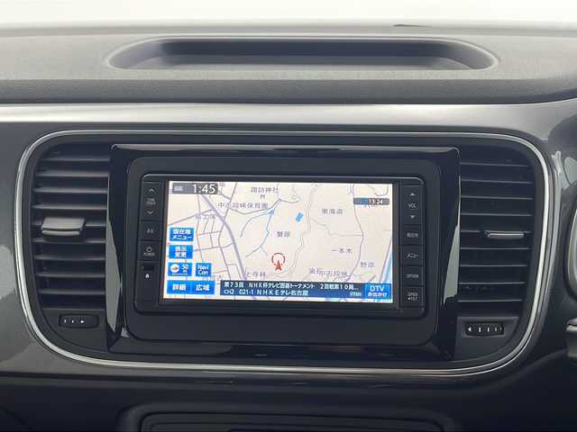 フォルクスワーゲン ザ・ビートル スペシャルバグ 愛知県 2015(平27)年 2.7万km プラチナグレーM ・純正SDナビ/フルセグTV/USB/BT/USB/AM/FM/・ETC/・クルーズコントロール/純正17インチアルミホイール/・フロアマット/・サイドストライプ/・リアスポイラー/・ファブリック＆レザレットシート（ホワイトステッチ）/・シートヒーター（運転席／助手席）/・レザー3本スポークステアリングホイール（ブラウンステッチ）/・レザーシフトノブ（ブラウンステッチ）/・レザーハンドブレーキグリップ（ブラウンステッチ）/・バイキセノンオートヘッドライト/・自動防眩（ぼうげん）ルームミラー/・スマートエントリー＆スタートシステム/・パークディスタンスコントロール（フロント／リア）/・