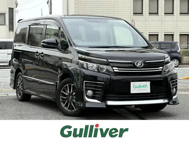 トヨタ ヴォクシー ZS 三重県 2014(平26)年 8.5万km ブラック ♪車検 令和9年6月4日迄/スマートキー×3/プッシュスタート/両側パワースライドドア /アイドリングストップ/純正9インチナビ/・SD録音・CD/・フルセグ・DVD再生/・Bluetoothオーディオ/・バックカメラ/前後ドライブレコーダー/スペアタイヤ/純正16インチAW/LEDヘッドライト/フォグライト/オートライト/ウィンカーミラー/オートリトラクタブルミラー/リアドアサンシェード/ステアリングスイッチ/革巻ステアリング/革巻シフトノブ/プライバシーガラス/フロアマット/ドアバイザー/ビルトインETC/サイド/カーテンエアバック