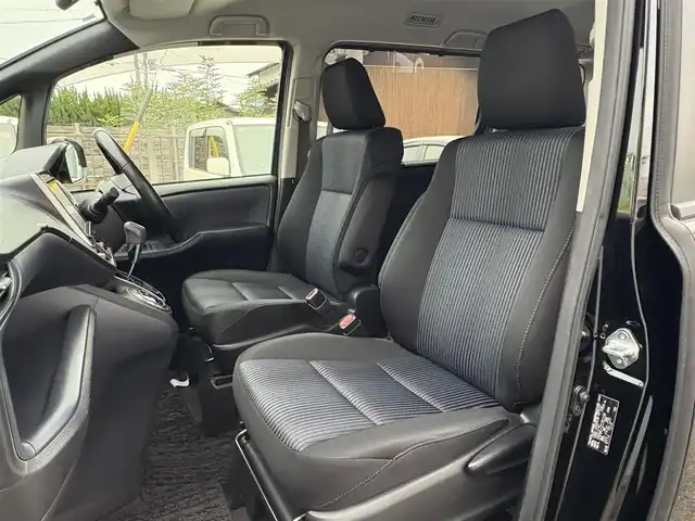 トヨタ ヴォクシー ZS 三重県 2014(平26)年 8.5万km ブラック ♪車検 令和9年6月4日迄/スマートキー×3/プッシュスタート/両側パワースライドドア /アイドリングストップ/純正9インチナビ/・SD録音・CD/・フルセグ・DVD再生/・Bluetoothオーディオ/・バックカメラ/前後ドライブレコーダー/スペアタイヤ/純正16インチAW/LEDヘッドライト/フォグライト/オートライト/ウィンカーミラー/オートリトラクタブルミラー/リアドアサンシェード/ステアリングスイッチ/革巻ステアリング/革巻シフトノブ/プライバシーガラス/フロアマット/ドアバイザー/ビルトインETC/サイド/カーテンエアバック