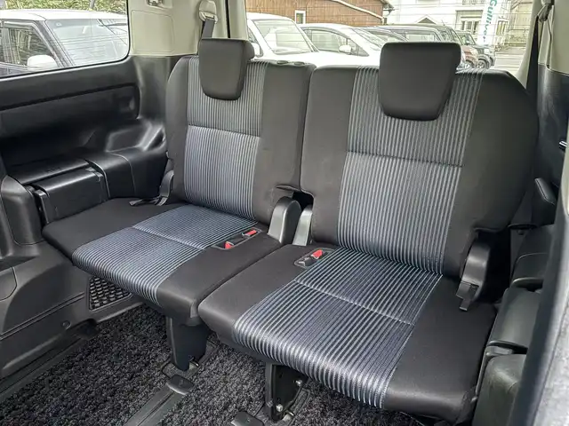 トヨタ ヴォクシー ZS 三重県 2014(平26)年 8.5万km ブラック ♪車検 令和9年6月4日迄/スマートキー×3/プッシュスタート/両側パワースライドドア /アイドリングストップ/純正9インチナビ/・SD録音・CD/・フルセグ・DVD再生/・Bluetoothオーディオ/・バックカメラ/前後ドライブレコーダー/スペアタイヤ/純正16インチAW/LEDヘッドライト/フォグライト/オートライト/ウィンカーミラー/オートリトラクタブルミラー/リアドアサンシェード/ステアリングスイッチ/革巻ステアリング/革巻シフトノブ/プライバシーガラス/フロアマット/ドアバイザー/ビルトインETC/サイド/カーテンエアバック